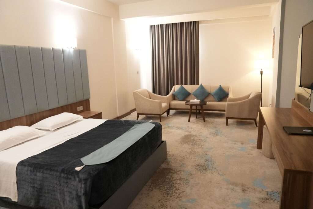 Khawarnaq Palace Hotel - Double Bed Room with Seating for Two