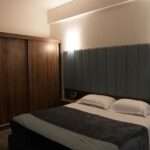 Khawarnaq Palace Hotel - Sweet Small Double Bed with Lounge with Seating for Four