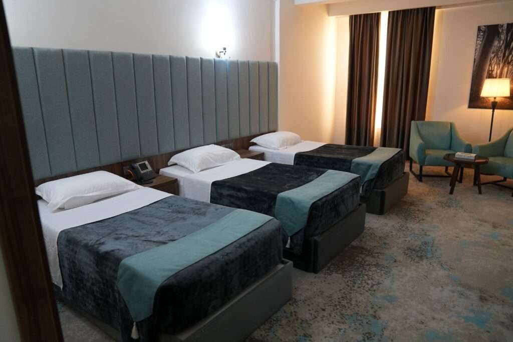 Khawarnaq Palace Hotel - Three Bed Room